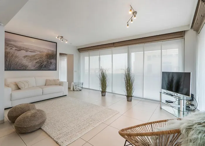 Gelijkvloers Zeedijk Appartement - Lichtrijk En Modern