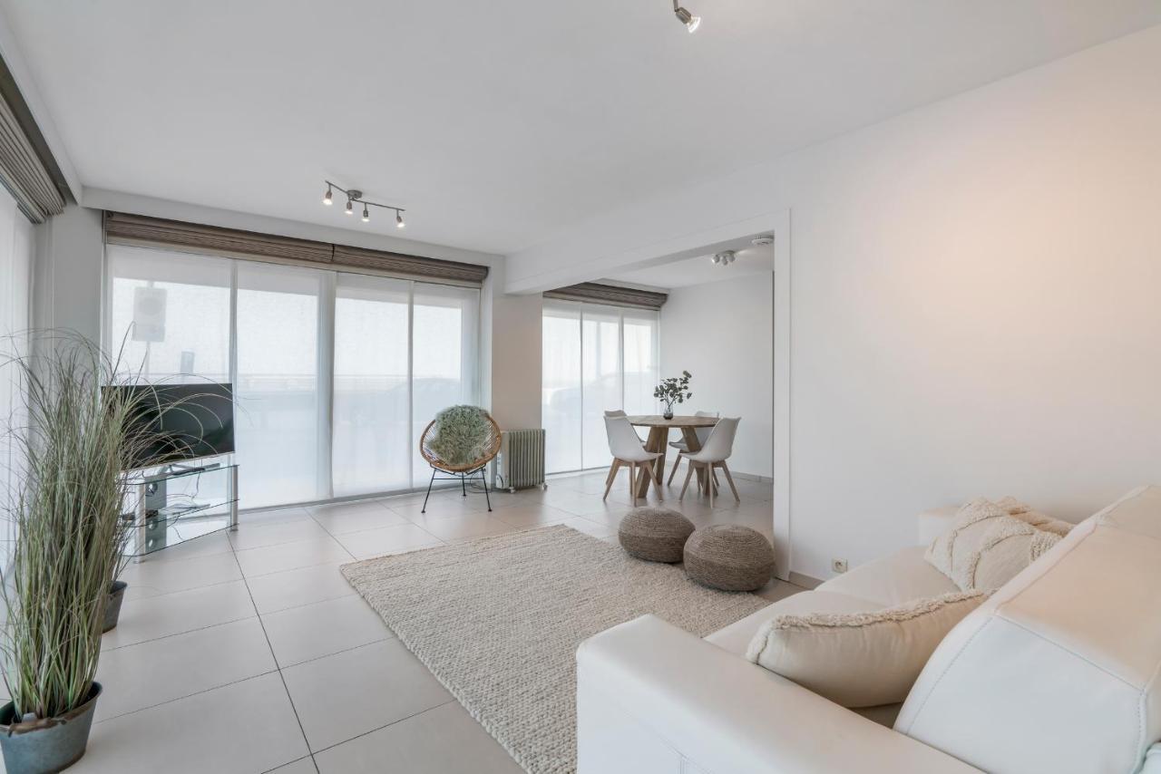 Appartement Gelijkvloers Zeedijk - Lichtrijk En Modern Blankenberge